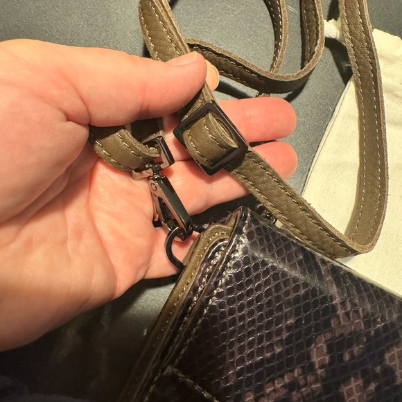 Hammitt Small Levy Crossbody Wallet Adjustable Strap Leather Olivine Snake - Picture 11 of 11